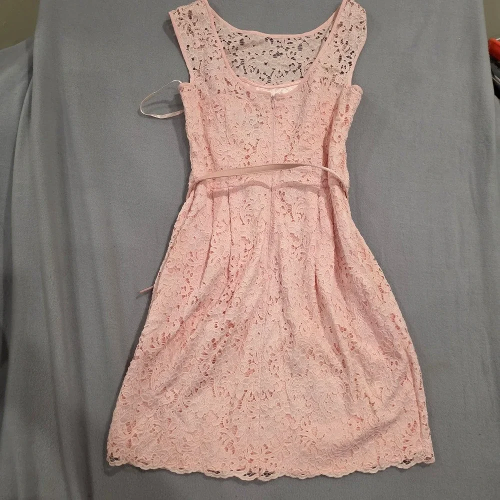 White House Black Market Pink Lace Dress Sleeveless Belted Sheath Wedding Guest - Picture 7 of 11